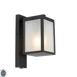 QAZQA Außenwandlaterne schwarz mit geripptem Glas und Hell-Dunkel-Sensor - Charlois