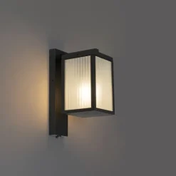 QAZQA Außenwandlaterne schwarz mit geripptem Glas und Hell-Dunkel-Sensor - Charlois