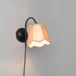 QAZQA Klassische Wandlampe schwarz mit Lampenschirm gold - Nona