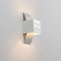 QAZQA Moderne Aluminium-Wandleuchte mit Lichteffekt - Amy