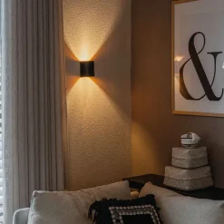 QAZQA Moderne Wandlampe schwarz mit Messing - Sabbio