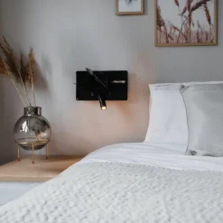 QAZQA Moderne Wandleuchte schwarz inkl. LED mit USB - Thijs