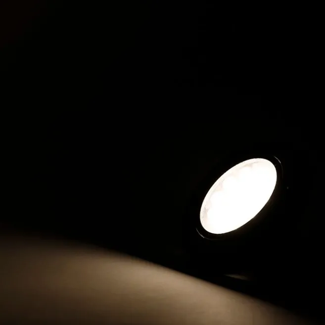 LUEDD Set mit 5 dimmbaren GU10 LED-Lampen AR111 8W 700lm 2700K