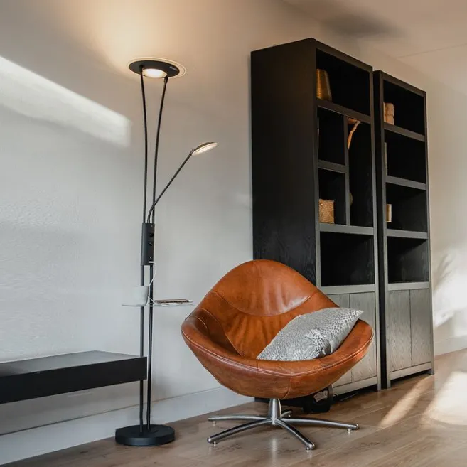 QAZQA Stehlampe schwarz mit Lesearm inkl. LED und USB-Anschluss - Sevilla