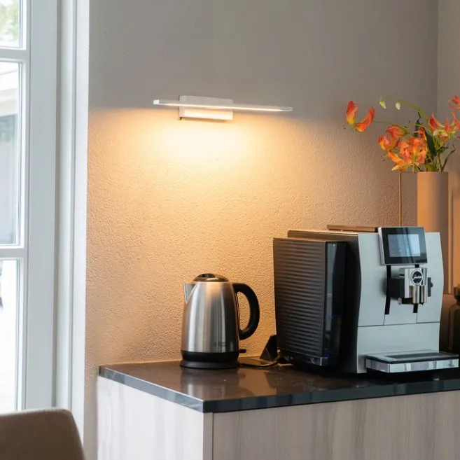 QAZQA Wandleuchte weiß 41,5 cm inkl. LED IP44 - Jerre